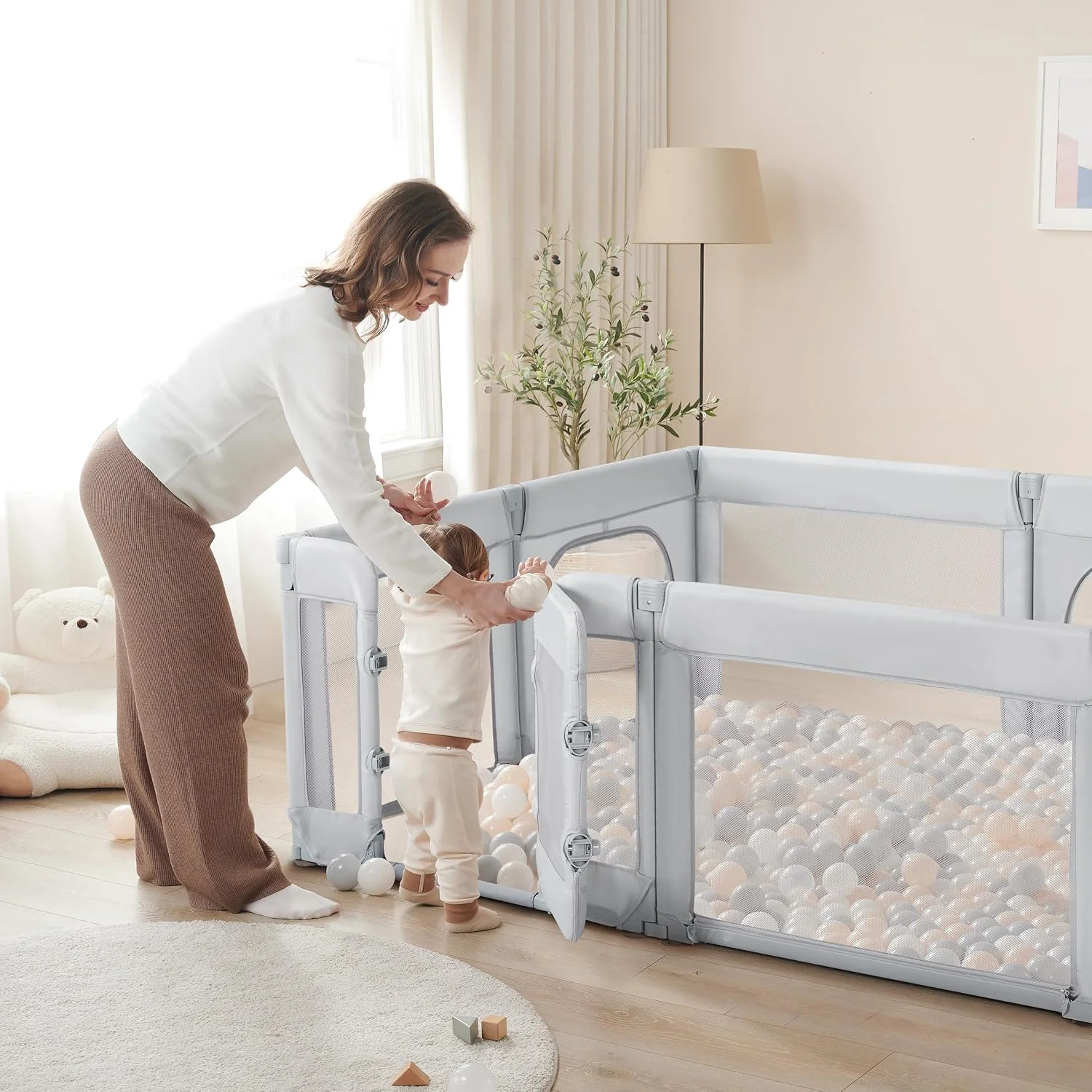 Sweeby playpen with gate